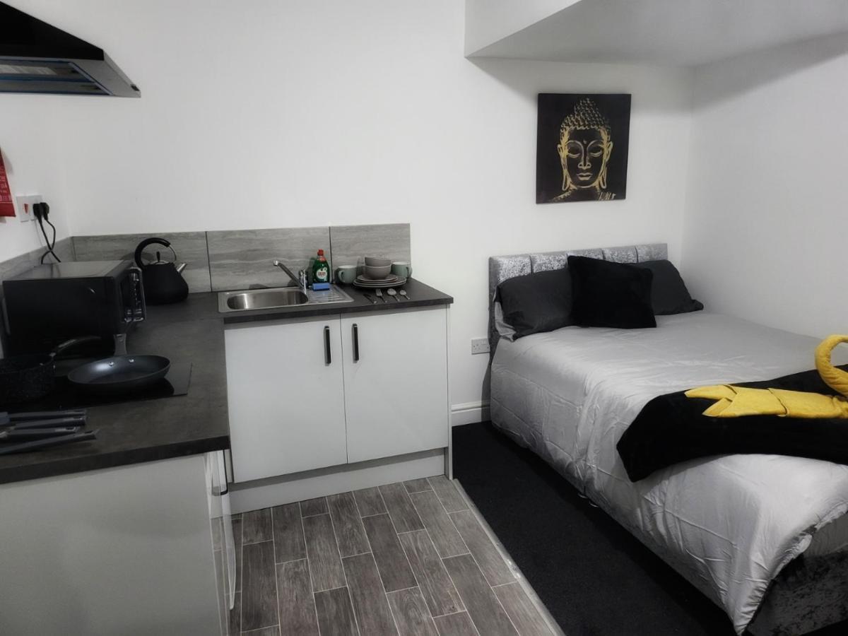 Easy Living - Burns Street * Nottingham